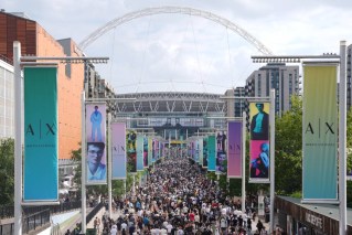 Man plunges to death at Oasis concert