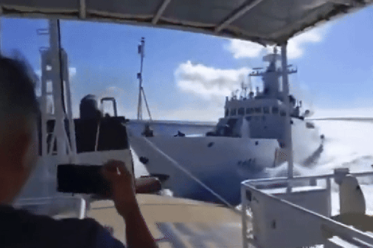 Video: Chinese ships collide during chase
