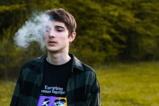 Study highlights vape risks to young people