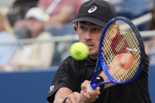 De Minaur serves up clinical display at US Open