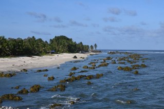 Australia signs $400m Nauru deportation deal 