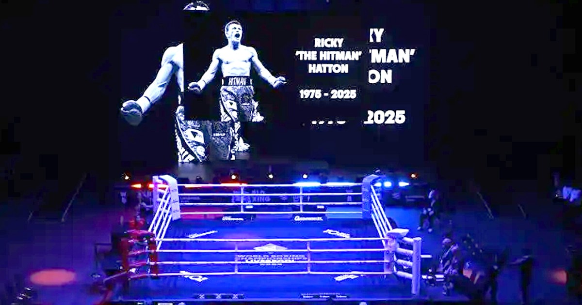 Former world boxing champ dead ahead of return