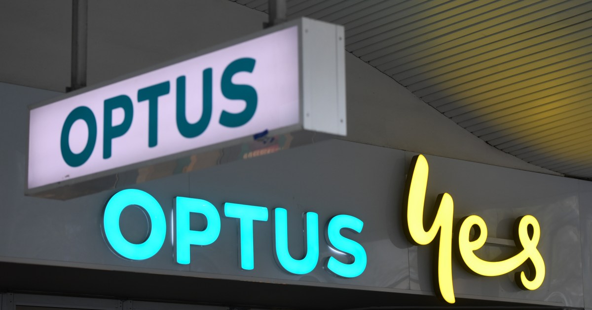 Singtel boss's subtle backing for Optus chief in crisis