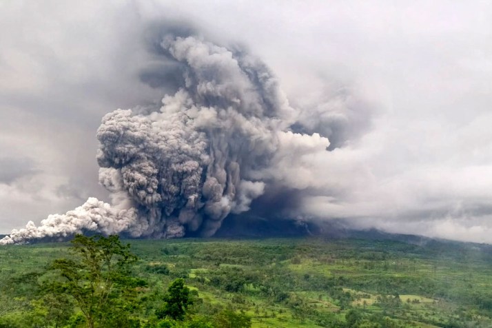 Volcano eruption sparks Australian flight alert