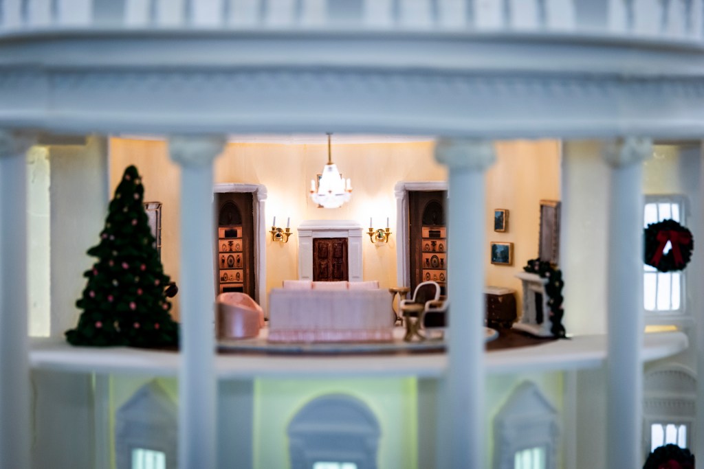 Melania Christmas White House