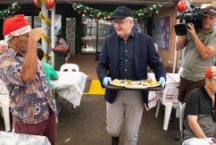 PM picks up the tongs, serving Christmas lunch