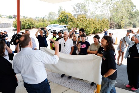 Premier evades angry mob in bushfire town
