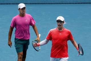 Wildcards thrill home crowd to make AO final