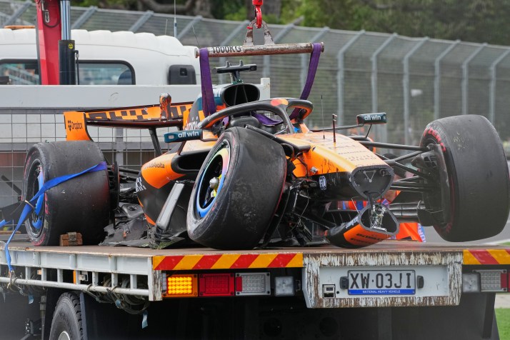 'Sorry' Piastri crashes before home GP