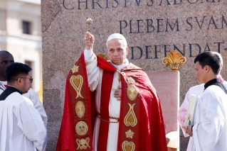 'Hands full of blood': Pope on wagers of war