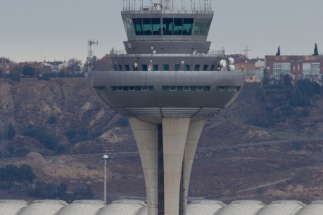 Spain closes airspace to US planes