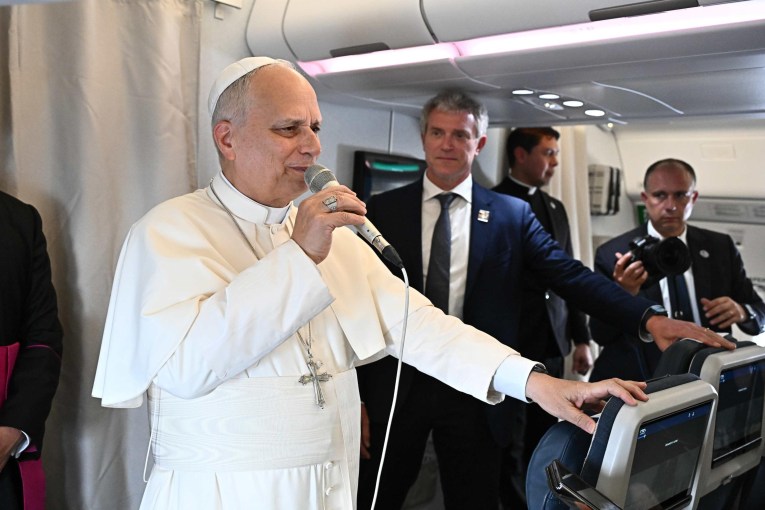 Pope sets record straight on exchanges with Trump