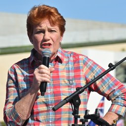 One Nation pledges to slash immigration