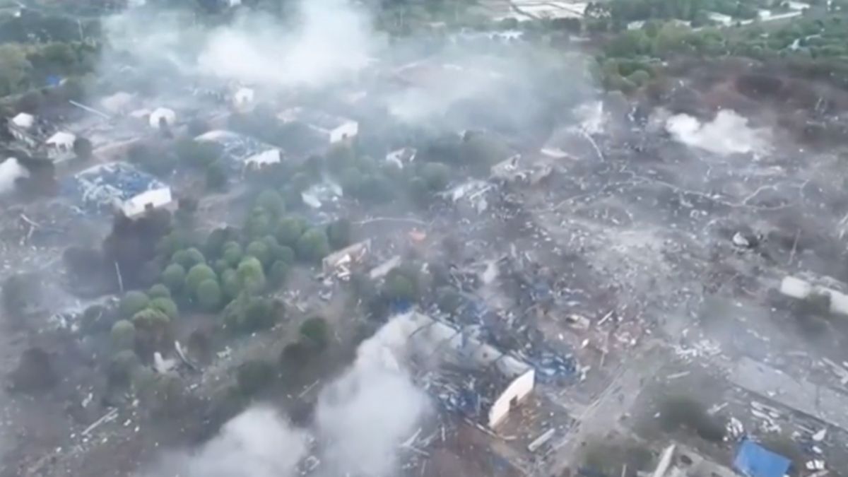 Huge bllast in world's 'fireworks capital' kills 21, injuries 61