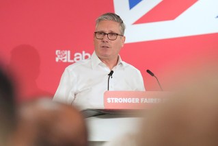 Aides quit as 60 Labour MPs urge Starmer to go