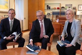 Labor digs in as voters give budget thumbs-down
