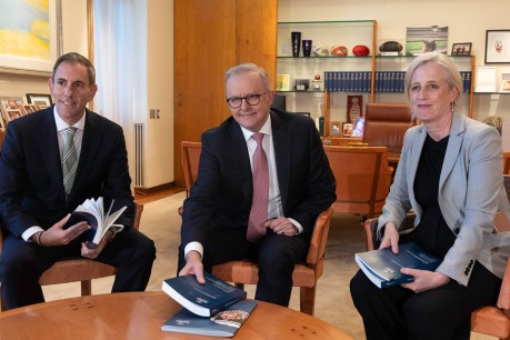 Labor digs in as voters give budget thumbs-down