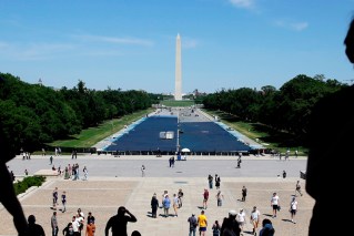 Lawsuit over blue Lincoln Memorial reflecting pool