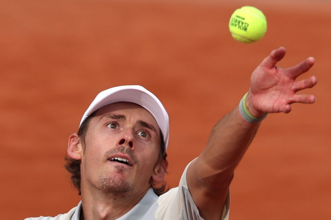 Alex de Minaur went from winning the first set 6-0 to a crushing defeat to Jakub Mensik in Paris.