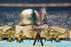 Shakira sparkles as World Cup kicks off