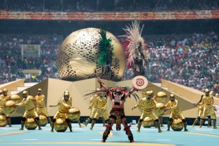 Shakira sparkles as World Cup kicks off
