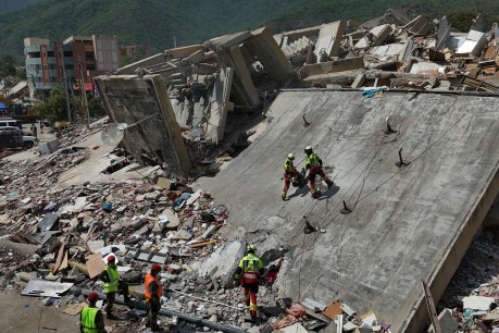 Aftershocks in Venezuela as rescuers search rubble