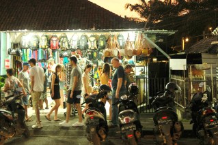Aussie travellers warned of Bali pickpocket surge