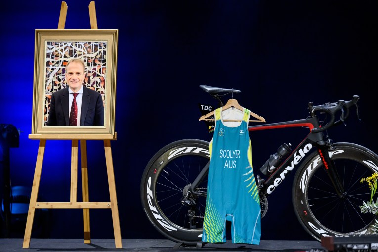 Crowd farewells former Australian of the Year