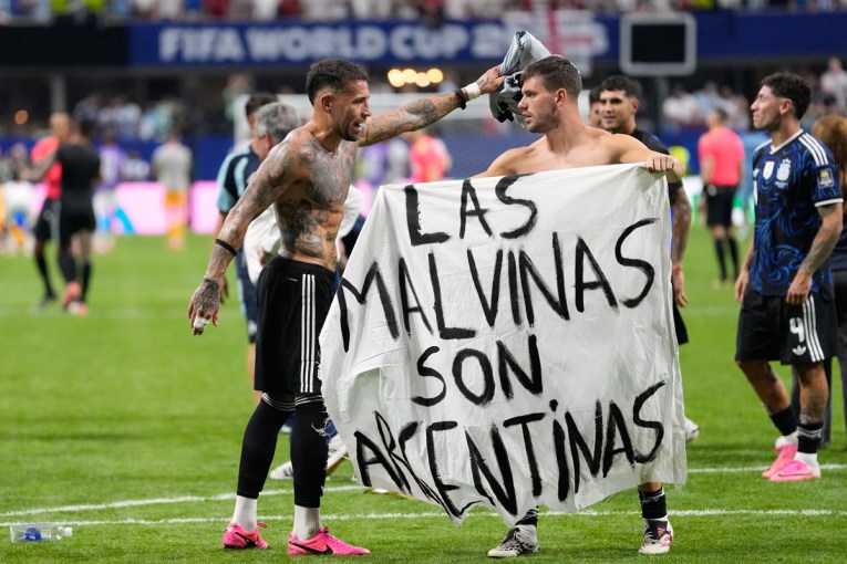 Argentina players risk sanctions over banner