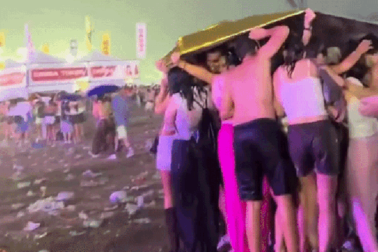Thousands of concertgoers flee as wild storm hits