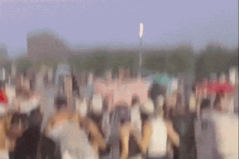 Thousands of concertgoers flee as wild storm hits