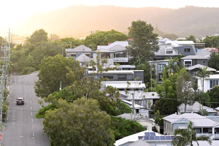 House prices fall further as downturn spreads
