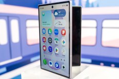 Into the fold: Tech rivals bet big on flexi phones