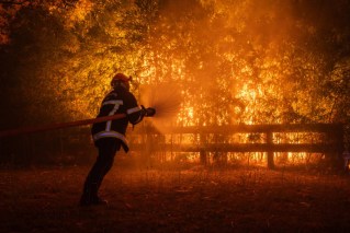 Historic Bordeaux threatened as wildfires intensify
