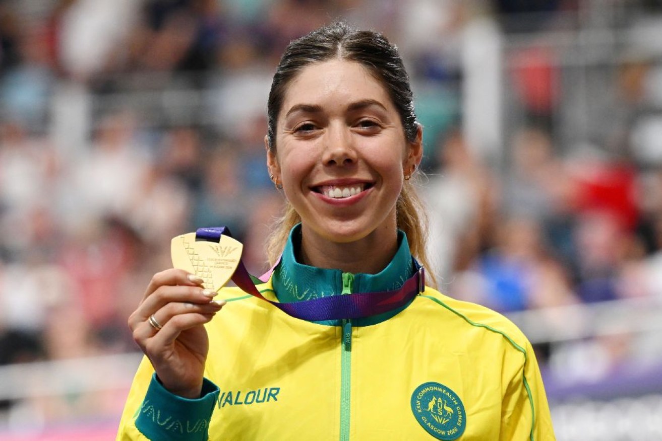 Georgia Baker with her gold medal in the Women's 10Km Scratch Race Final.