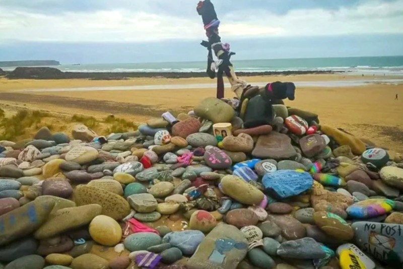 dobby grave beach