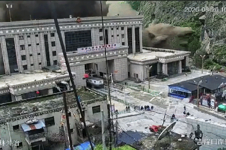 34 Aussies missing as flood slams Nepal-Tibet