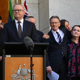 Australians to 'opt out' of social media algorithm