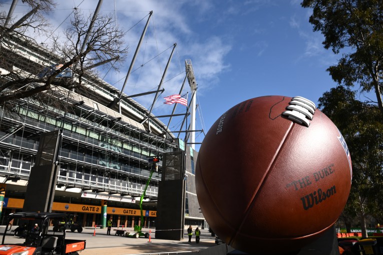 NFL teams battle to win fans in Melb blockbuster