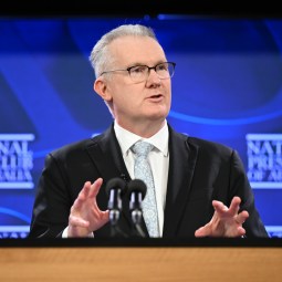 Labor to crack down on 'visa hopping' problem