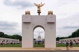 Trump's grand arch will be 'military complex'