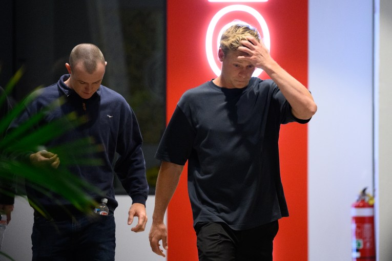 Banned Sydney Swans players apologise to AFL club