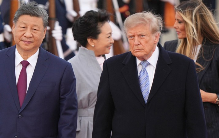 Xi arrives in US to rare Trump airport welcome