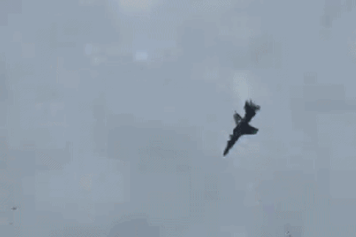 Video: Fighter jet narrowly misses homes in fiery crash