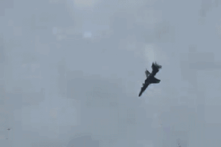Video: Fighter jet narrowly misses homes in fiery crash