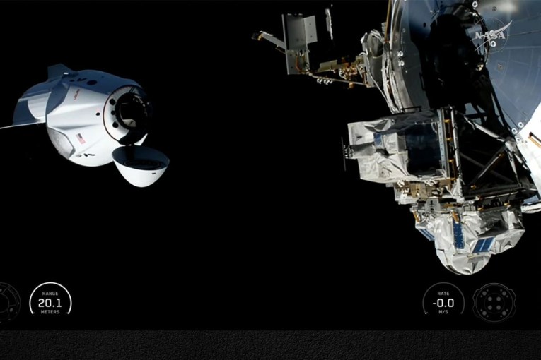 Astronauts set record with express space flight