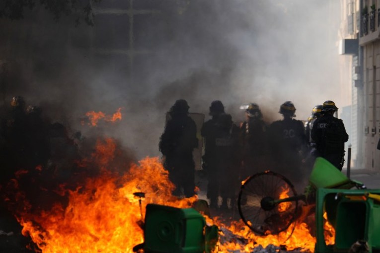 Clashes as France struggles to quell school protests