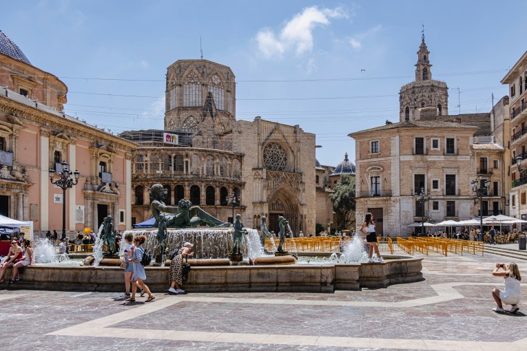 Extreme heat alters when, where and how we travel