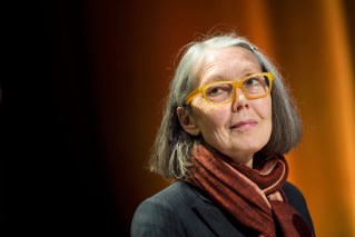 'Genre-bending' author wins Nobel literature prize