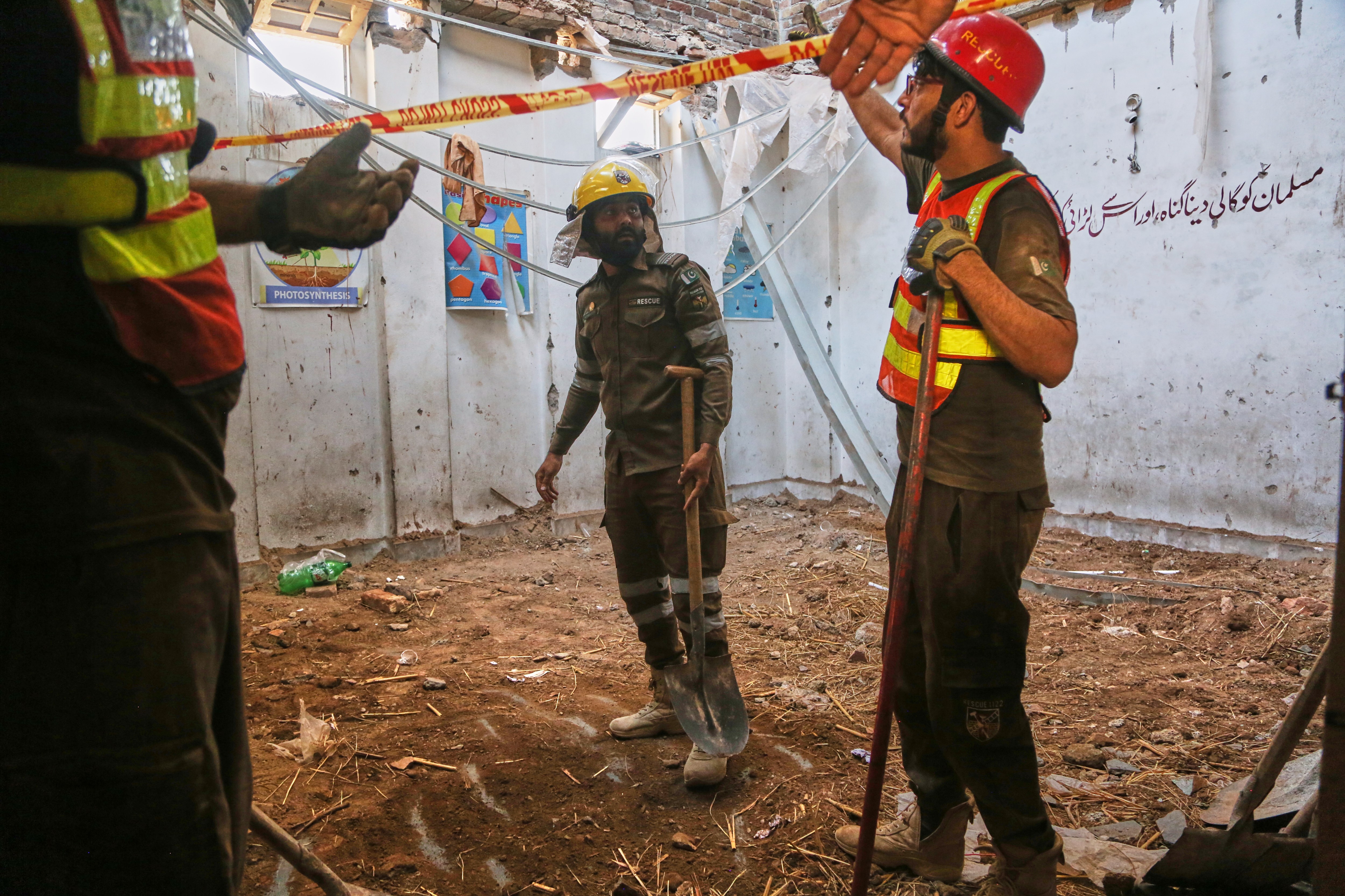 Pakistan rescuers